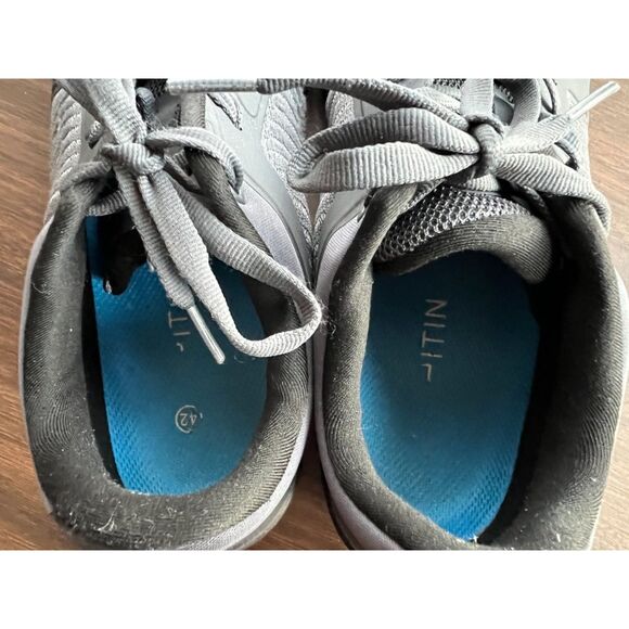 Whitin barefoot trial-running shoes in light grey. Size 42. main image 5